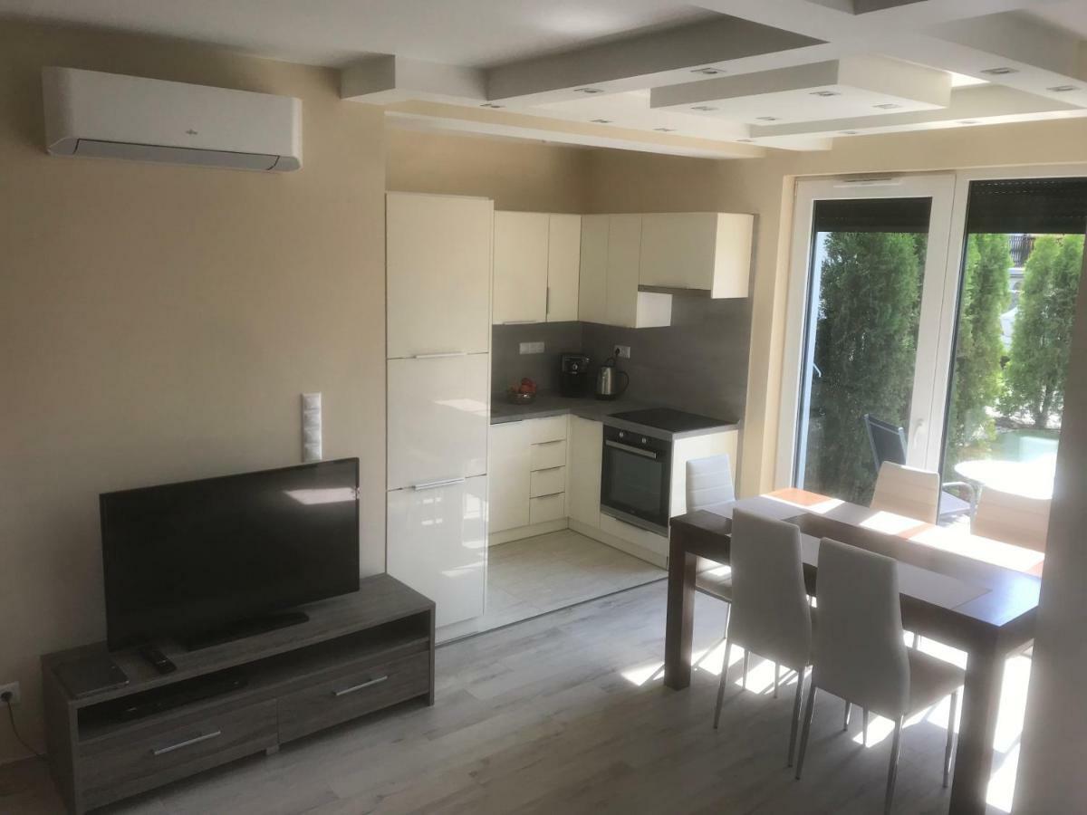 דירות באלאטונפורד Azur Apartman מראה חיצוני תמונה