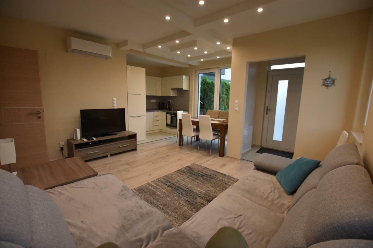 באלאטונפורד Azur Apartman מראה חיצוני תמונה